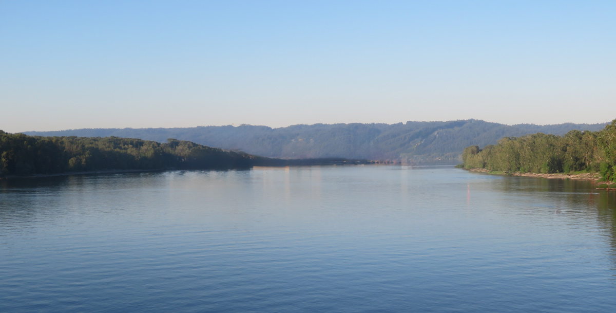Commercial build-up on the shores of the Willamette River